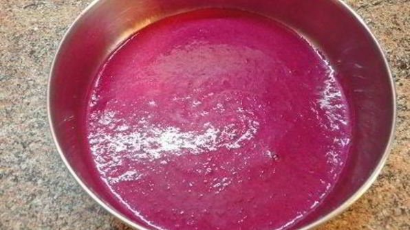 канапе с сельдью и муссом из свеклы