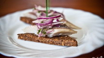 Канапе с сельдью