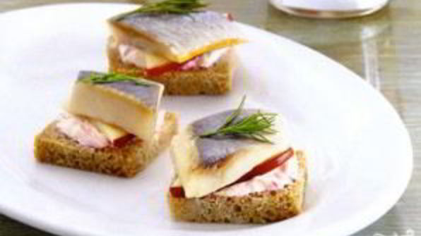 канапе с сельдью