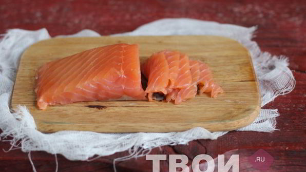 канапе с семгой и паштетом из оливок и маслин