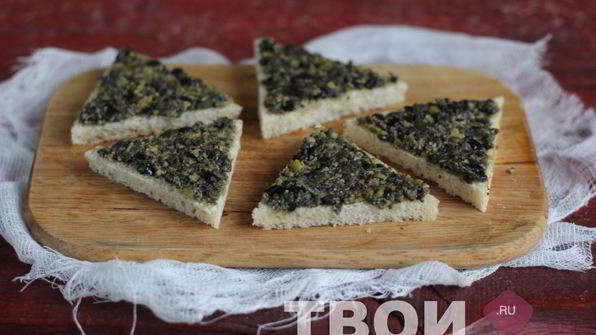 канапе с семгой и паштетом из оливок и маслин