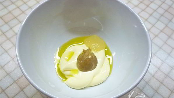 канапе со свеклой, пармезаном и кедровыми орешками