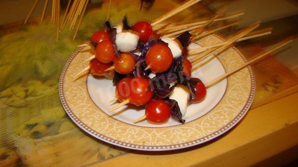 канапе закуска из помидоров черри и сыра