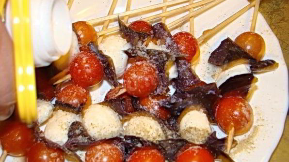 канапе закуска из помидоров черри и сыра