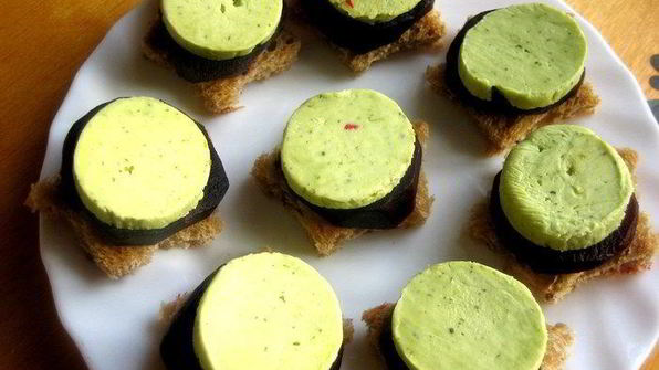 пикантные канапе из свеклы