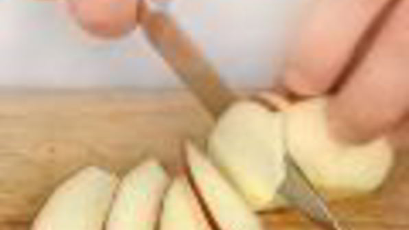 закуска из норвежской сельди под клюквенным соусом и канапе с сельдью