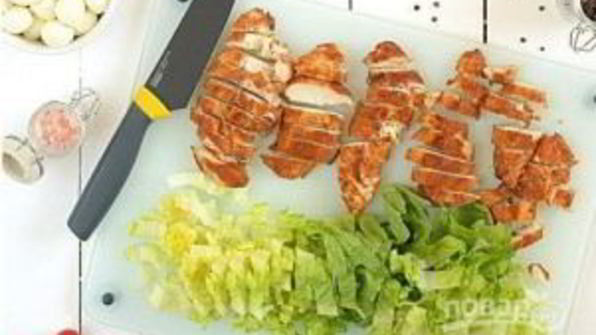 капрезе с курицей и авокадо