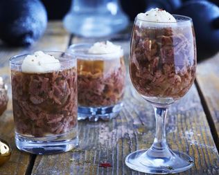 Холодец из говядины в бокалах