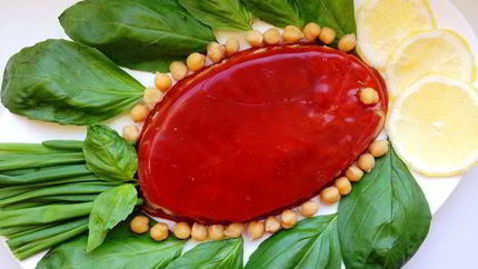 Томатный холодец с белой рыбой