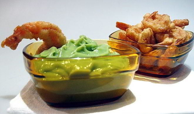 Креветки в кляре с гуакамоле