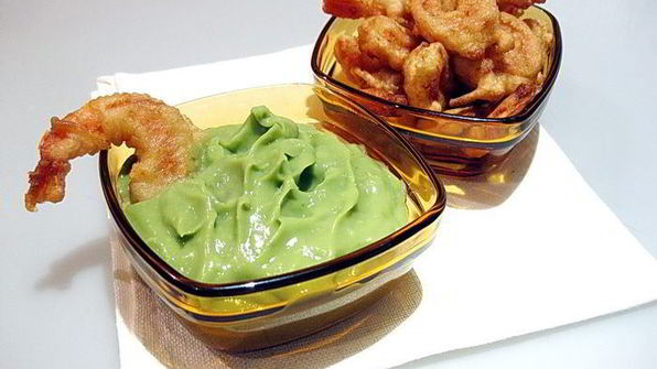 креветки в кляре с гуакамоле