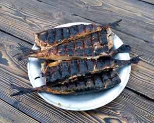 Маринованная скумбрия на мангале