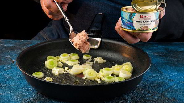 ароматная фриттата с тунцом