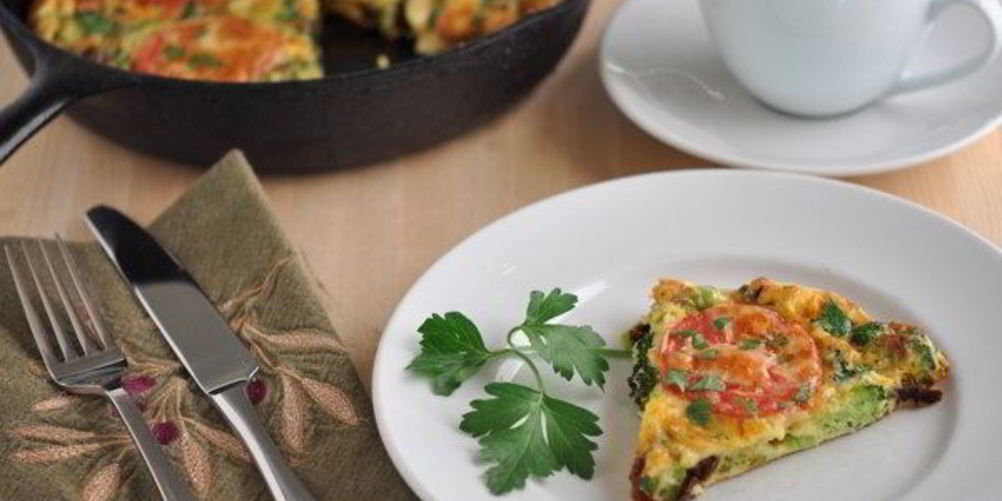 Рецепт омлета с брокколи и помидорами