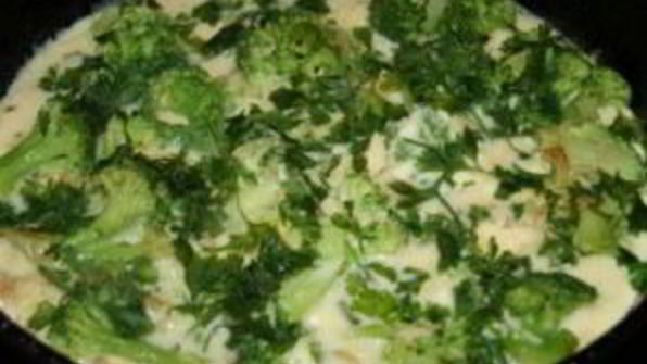 омлет с брокколи и помидорами