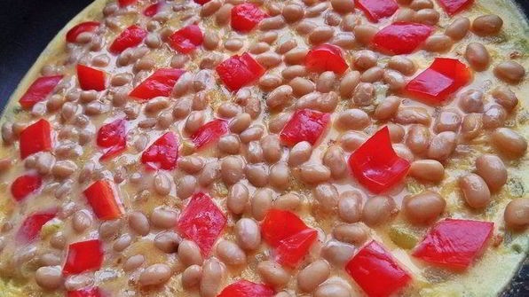 омлет с фасолью и овощами