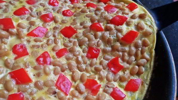 омлет с фасолью и овощами