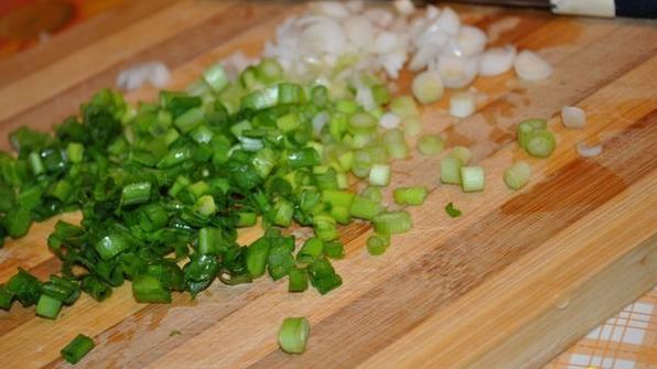 омлет с грибами и зеленым луком