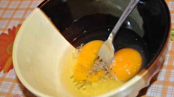 омлет с грибами и зеленым луком