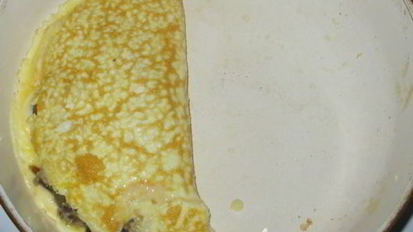 омлет с грибной начинкой