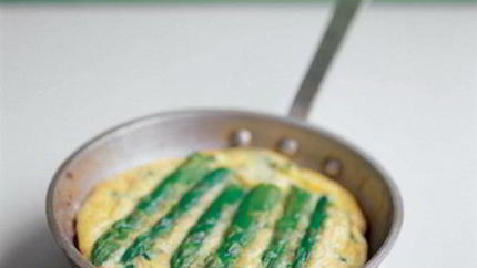 Омлет с картофелем и спаржей