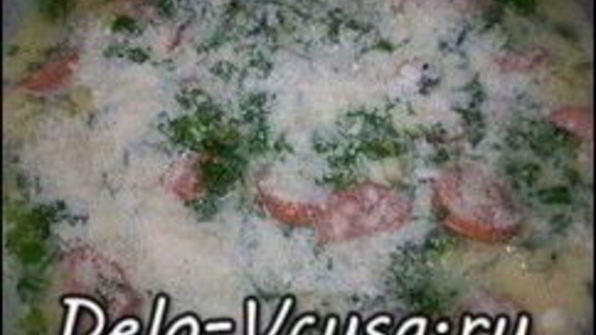 омлет с картошкой, сосисками, зеленью и плавлеными сырками в духовке