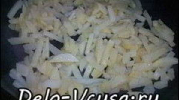 омлет с картошкой, сосисками, зеленью и плавлеными сырками в духовке