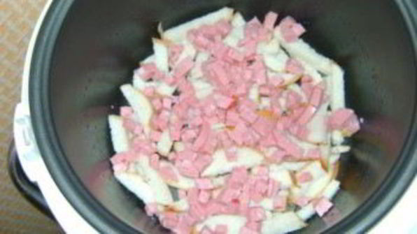 омлет с колбасой в мультиварке