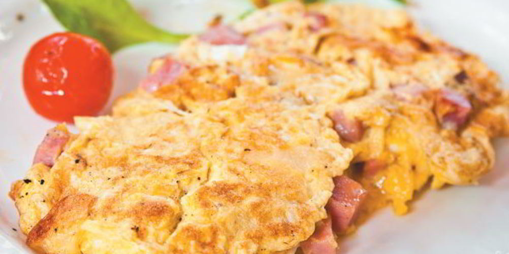 Рецепт омлета с колбасой