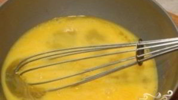 омлет с луком пореем