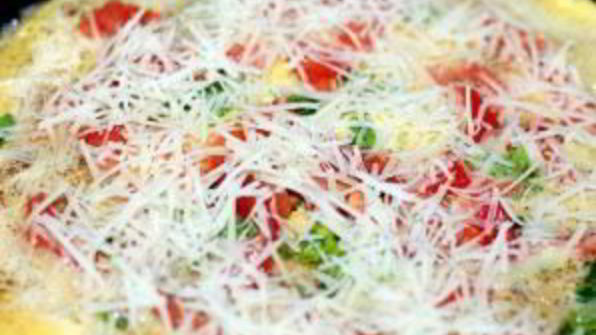 омлет с помидорами и сыром