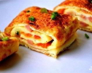 Омлет с ветчиной и помидорами