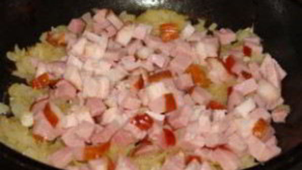 омлет с ветчиной и помидорами