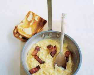 Омлет со сметаной и грудинкой