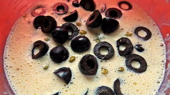 омлеты с гречкой и маслинами