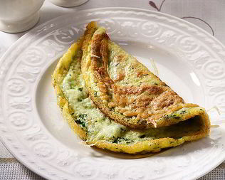 Зеленый омлет с сыром