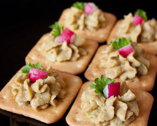 Паштет из авокадо и копченой рыбы