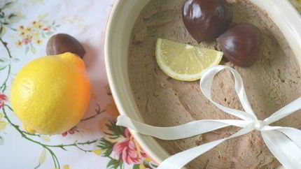 Паштет из куриной печени с каштанами, шампанским и цедрой лимона