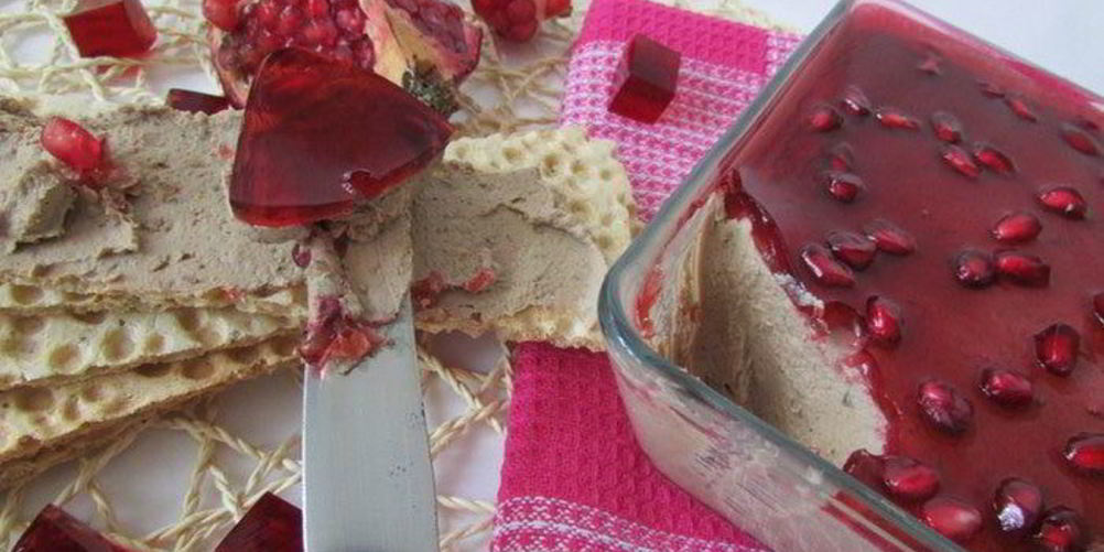 Рецепт паштета из куриной печени с коньяком и гранатовым желе