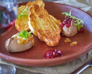 Паштет из куриной печени с круасcаном