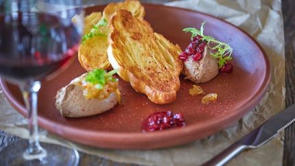 Паштет из куриной печени с круасcаном