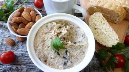 Паштет из запеченной скумбрии с чесноком