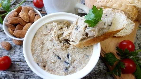 паштет из запеченной скумбрии с чесноком