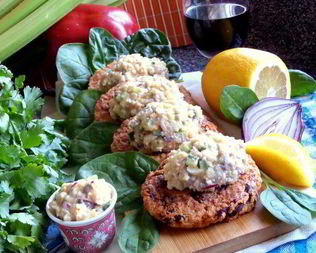 Селедочный паштет на фасолевых котлетах