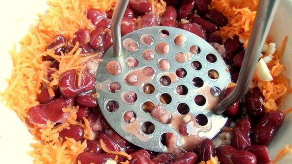 селедочный паштет на фасолевых котлетах