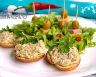 Сырный паштет из цукини с миндалем