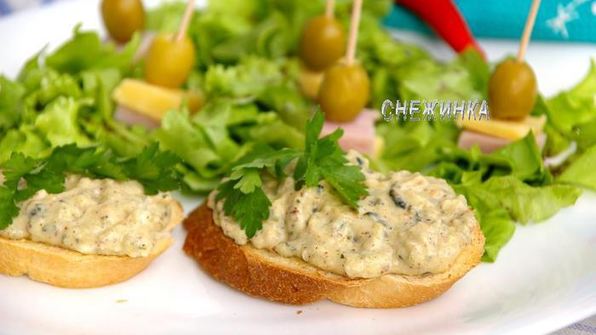 сырный паштет из цукини с миндалем