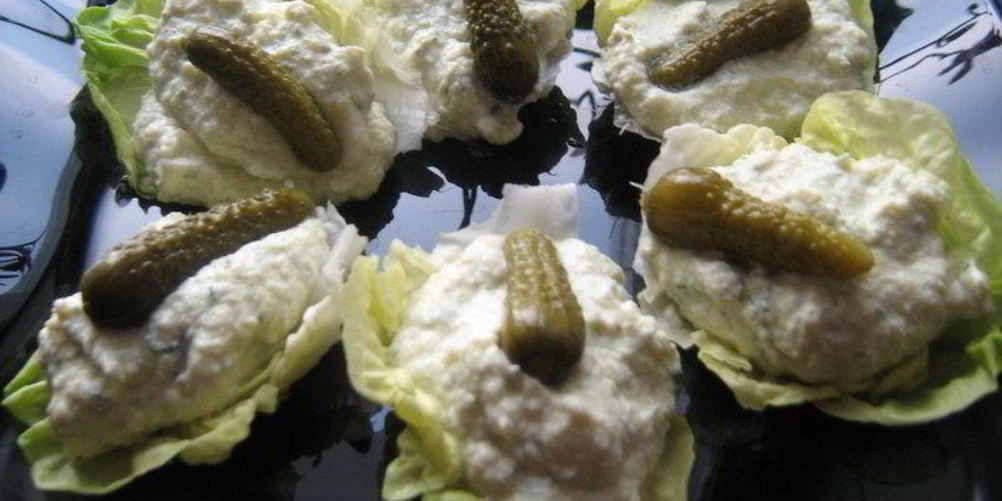 Рецепт яичного паштета с корнишонами