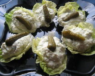 Яичный паштет с корнишонами