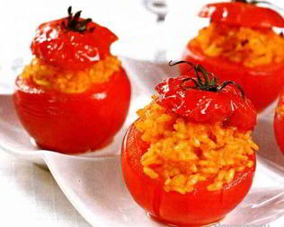 Помидоры, фаршированные пряным рисом